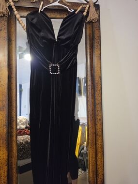 Fashion Nova Black Strapless Velvet Gown with Jeweled Buckle Accent